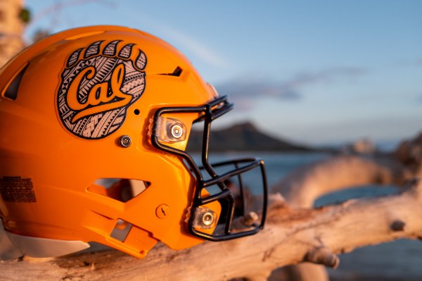 FB: Cal Football Hawai'i Bowl Helmet