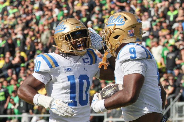 NCAA FB: UCLA at Oregon